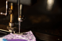 sewing machine sewing 