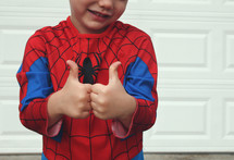 Spiderman with two thumbs up 