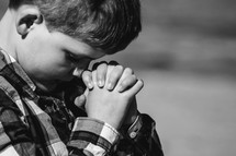 boy child praying 