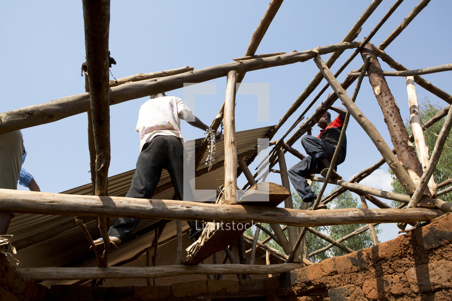 building rustic homes in Rwanda 