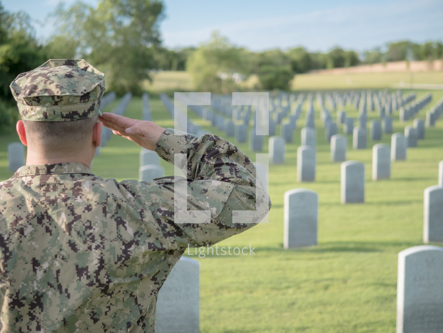 soldier saluting Arlington National Cemetery 