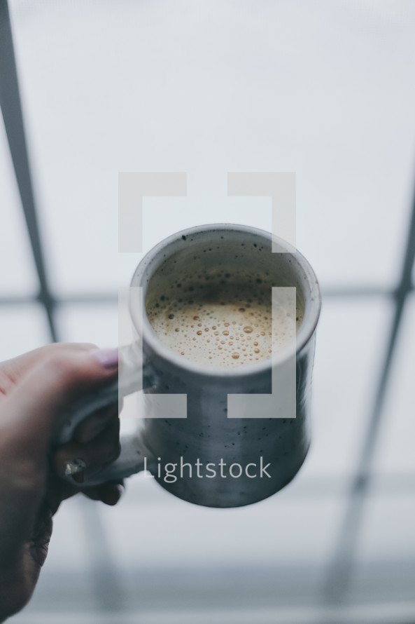 hand holding a coffee mug 