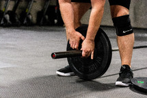 man lifting weights 