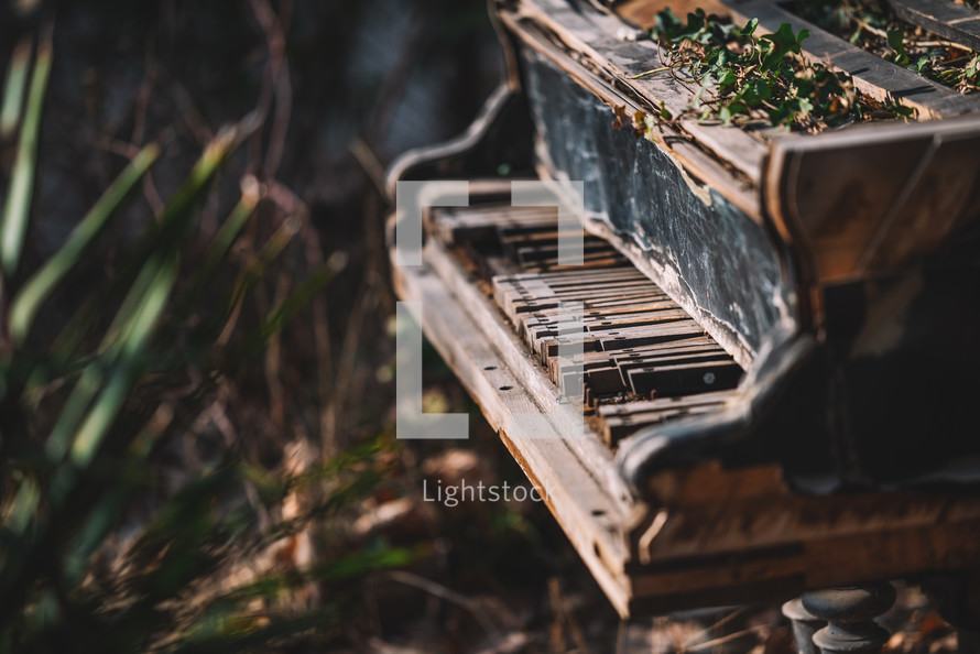 Old abandoned piano keyboard