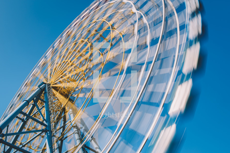 Ferris wheel in the day