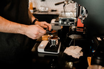 barista making coffee 
