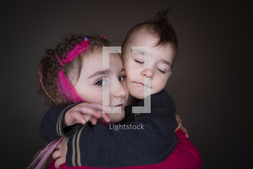 siblings hugging 