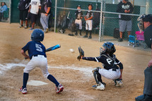 kids playing baseball 