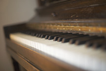an old acoustic piano