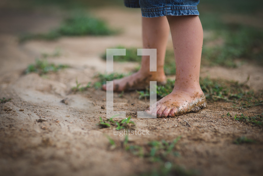 child's dirty bare feet 