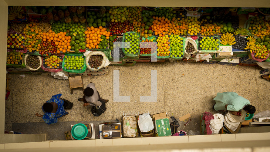 women and men in a farmers market in Rwanda 