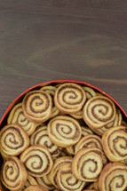 baking cinnamon rolls 
