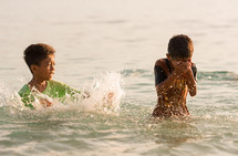 children splashing in the water 