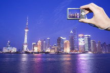 Point of view of a tourist taking a photography with a digital camera of the Pudong skyline at dusk, from the Bund.
Shanghai.
China.
- editorial use only
