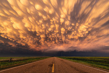 Incredible Sunset Mammatus Sky Colors After A Tornado Outbreak In Kansas