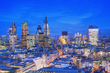 Elevated view of the Financial District of London at dusk.
London.
England.- for editorial use only 
