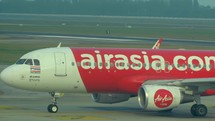 4K Air Asia Airline Taxiing To Gate Flying Tarmac Terminal Transportation World Airplane Travel Thailand Bangkok Airport