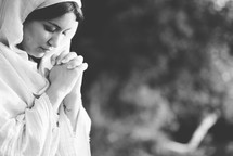 woman in Biblical times praying 