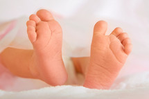 Tiny newborn feet