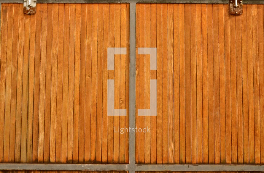 wood barn doors 