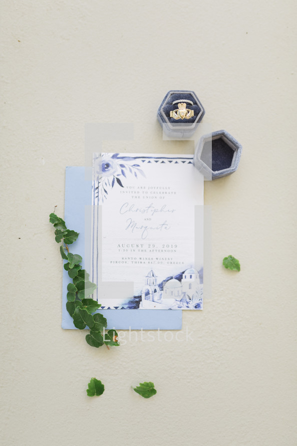 wedding invitation and rings 
