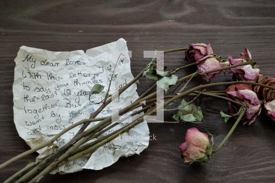 love letter and dried roses 