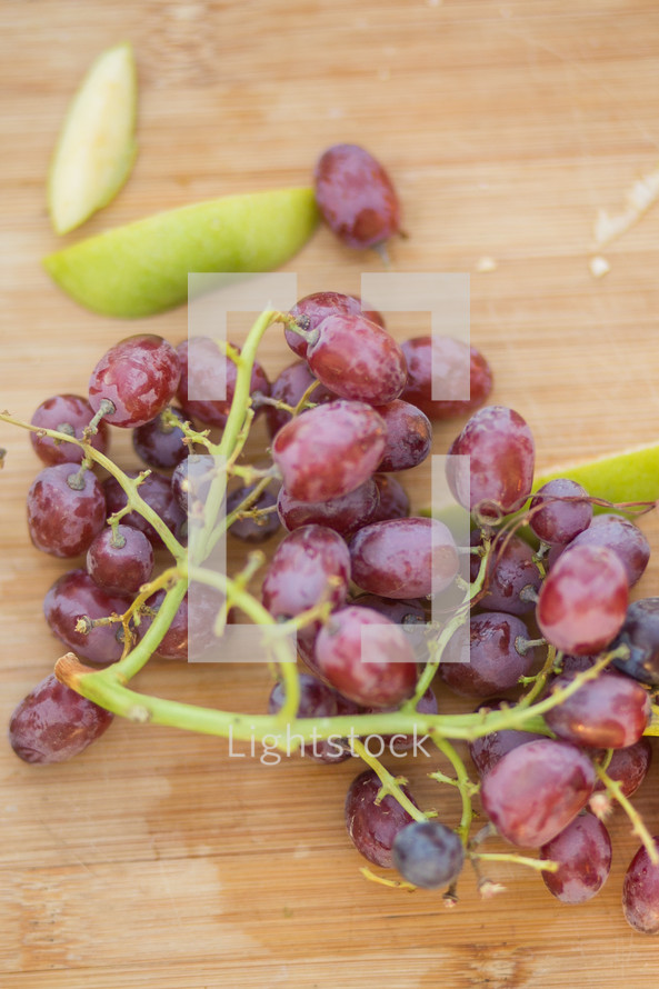 grapes and apple slices 