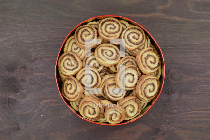 baking cinnamon roll cookies 
