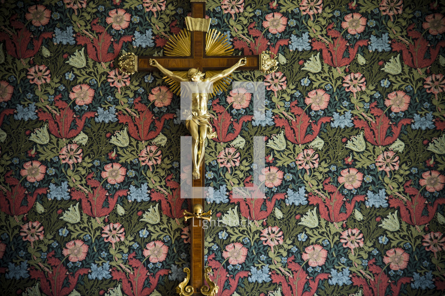 gold and wood crucifix 
