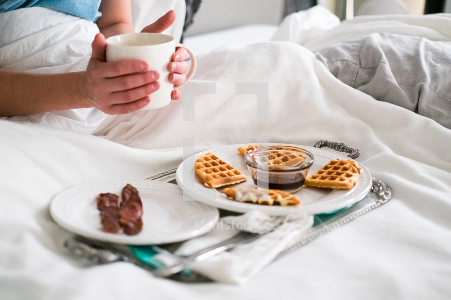 breakfast in bed 