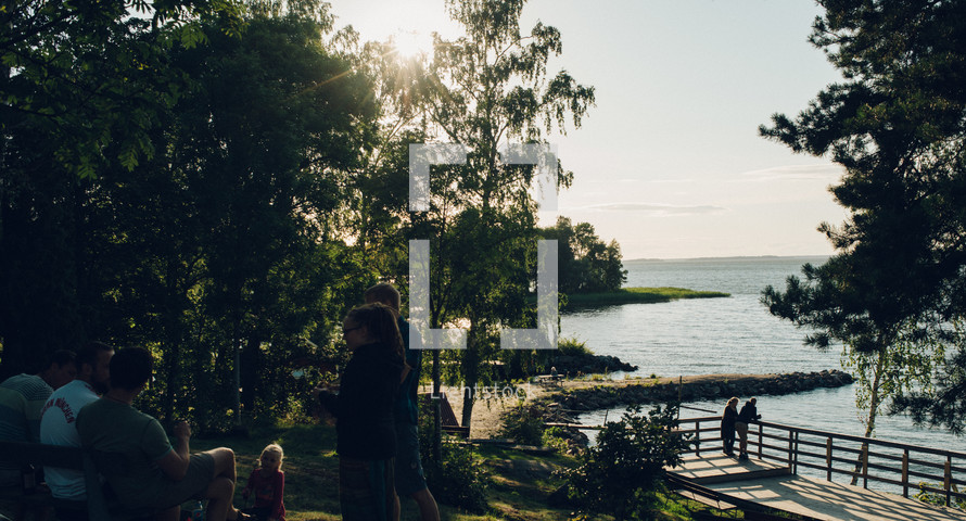 People on a hill along the shore of Lake Hjälmaren 