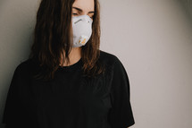 woman in a N95 mask 