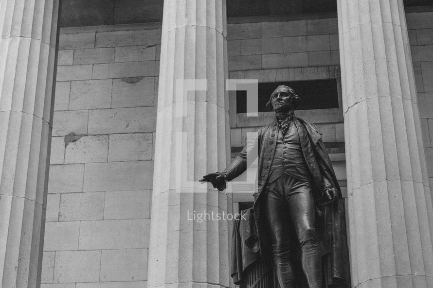 statue of George Washington at Federal Hall 