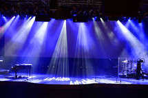 strobe lights on stage 