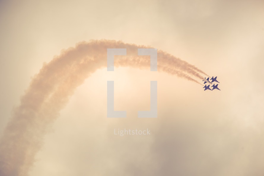 Miramar Air Show, 2018, jets with contrails 