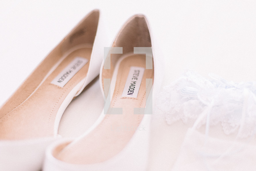 wedding shoes and garter 