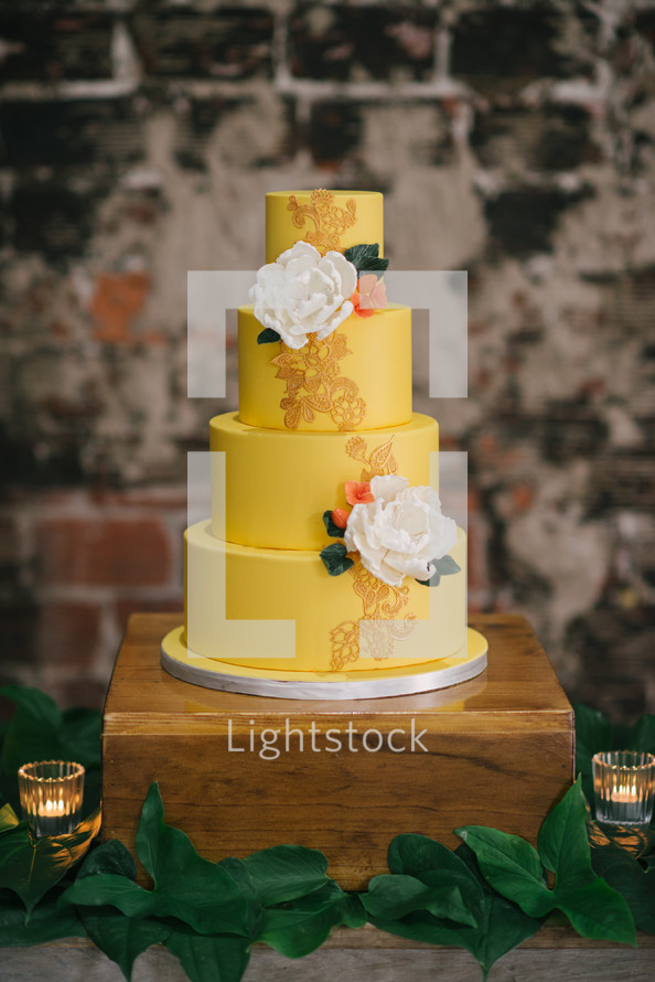 yellow wedding cake 