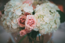 pink roses and white hydrangeas bouquet 