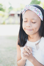 praying girl 