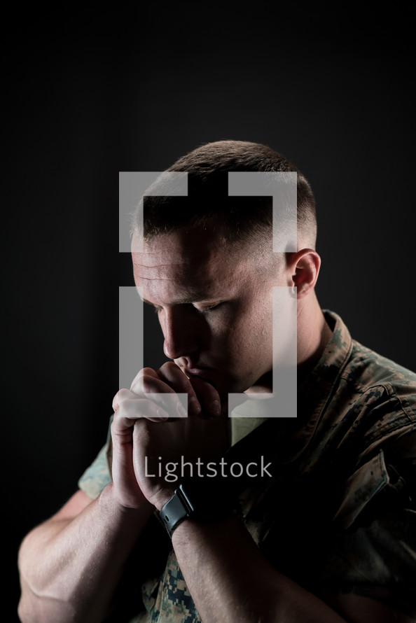 a serviceman praying 