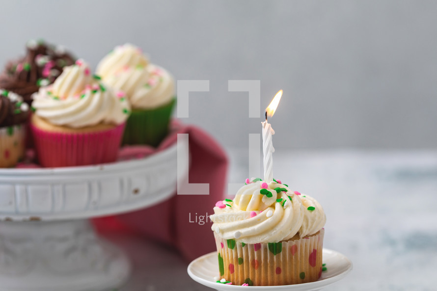 birthday cupcakes with a candle 