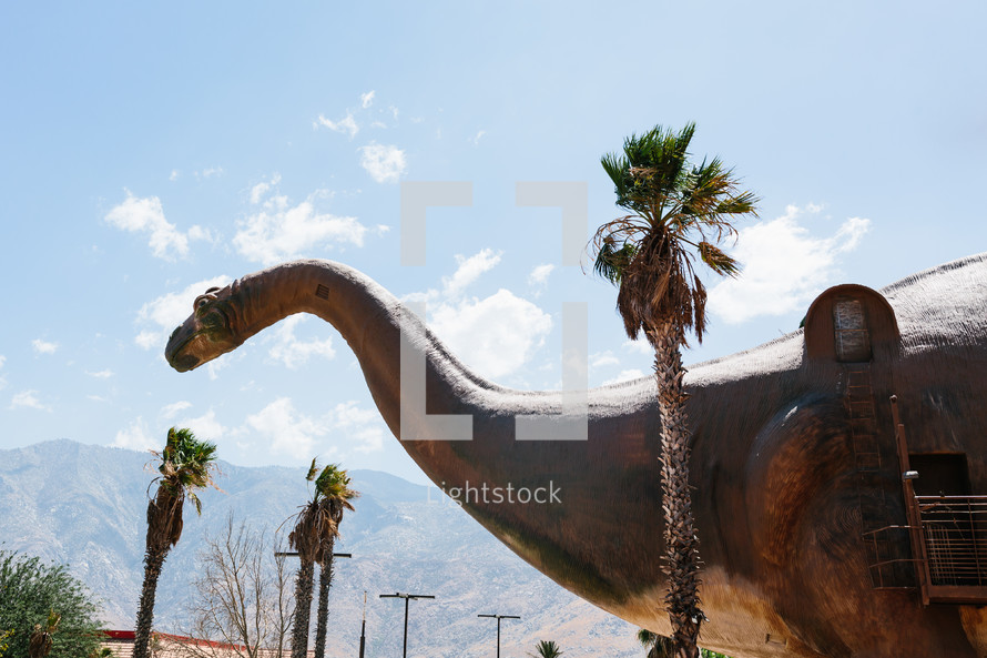 dinosaur sculpture 