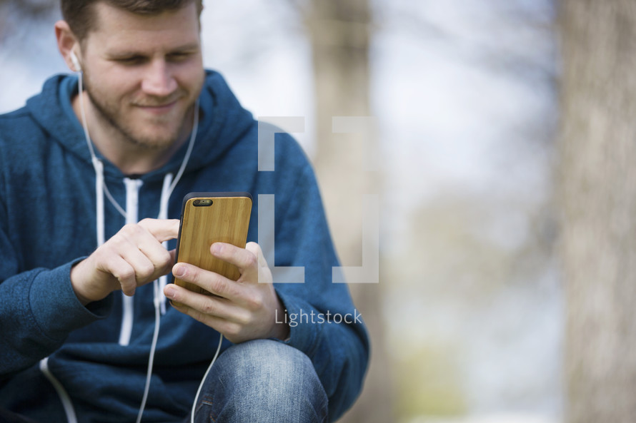 a man listening to his iPod 