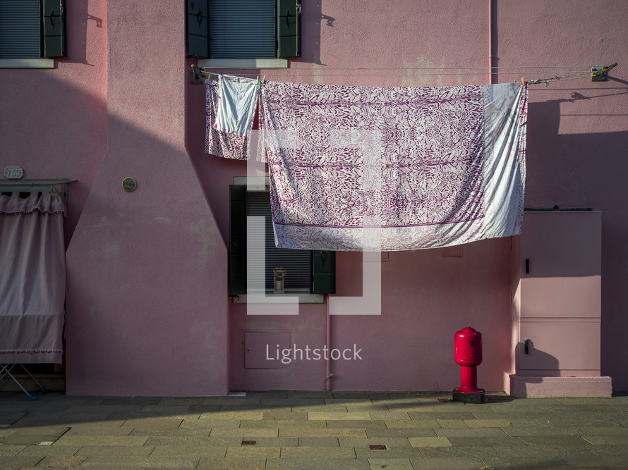 Pink building with clothesline