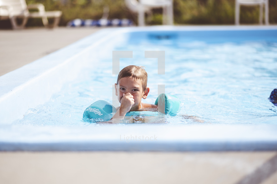 a child swimming in a pool 