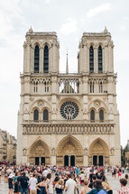 crowds in front of Notre Dame 