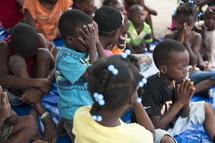 children in the Dominican Republic praying 