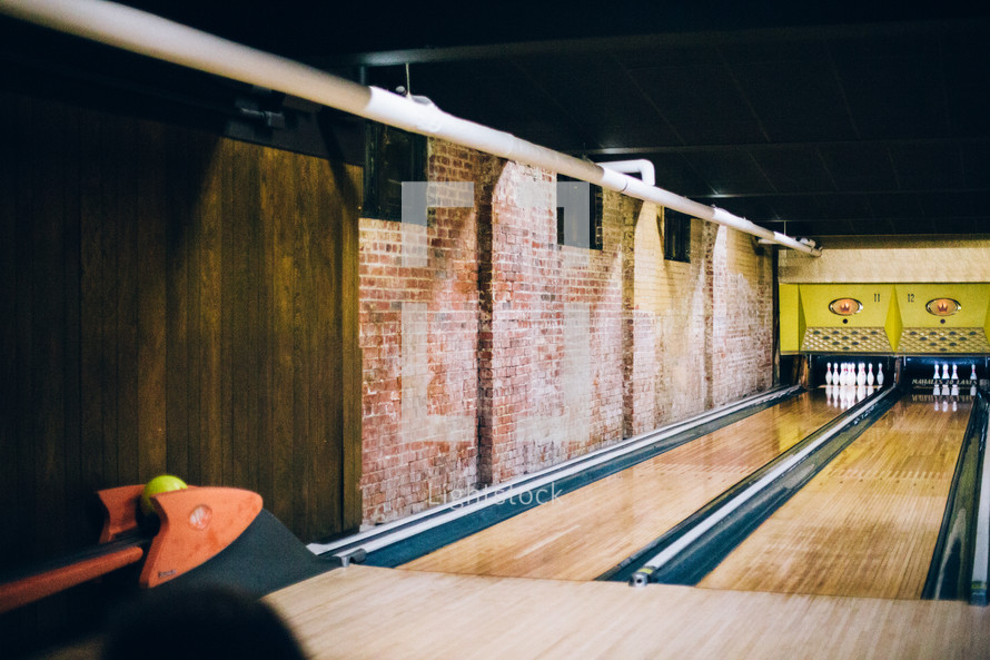 bowling alley lanes 