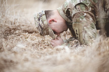 soldier kneeling in prayer 