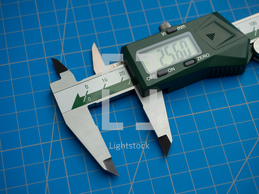 Digital caliper tool for measuring